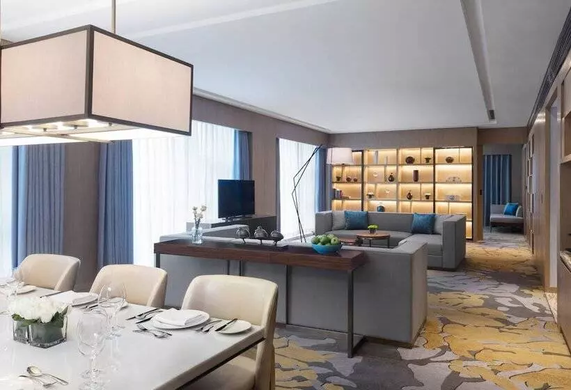 هتل Courtyard By Marriott Zhengzhou Airport