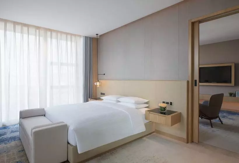 هتل Courtyard By Marriott Zhengzhou Airport