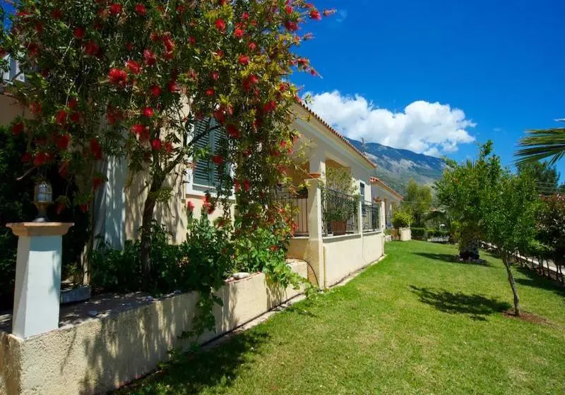 Hotelli Eleftheria Studios