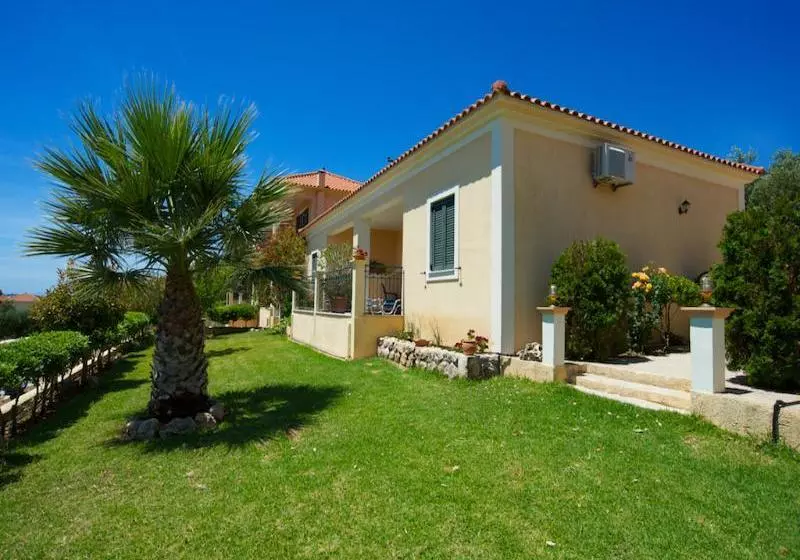 Hotelli Eleftheria Studios