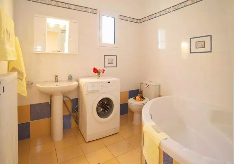 Hotelli Eleftheria Studios