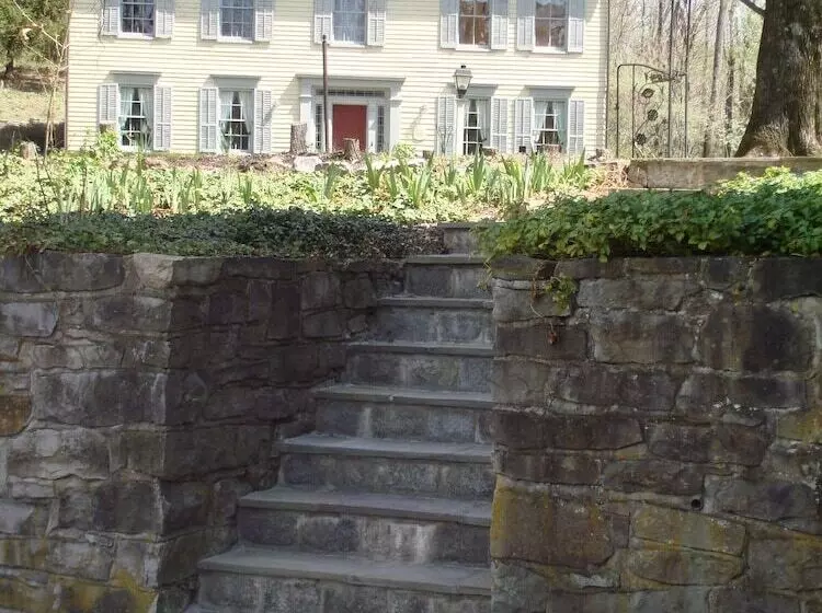 Hotelli Inn At Millrace Pond