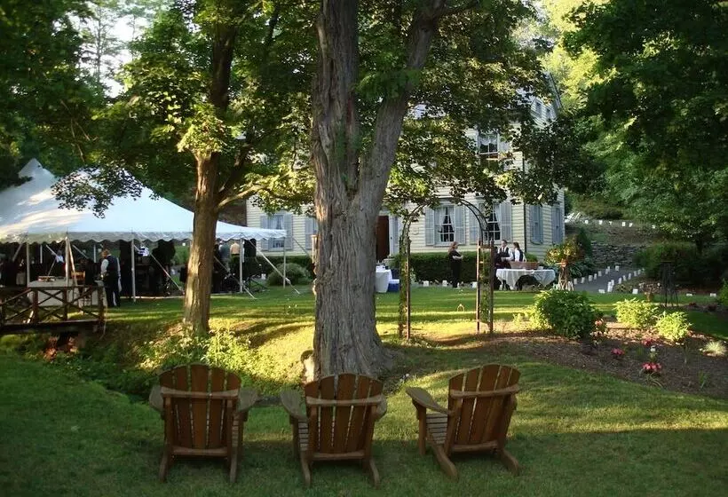 Hotelli Inn At Millrace Pond