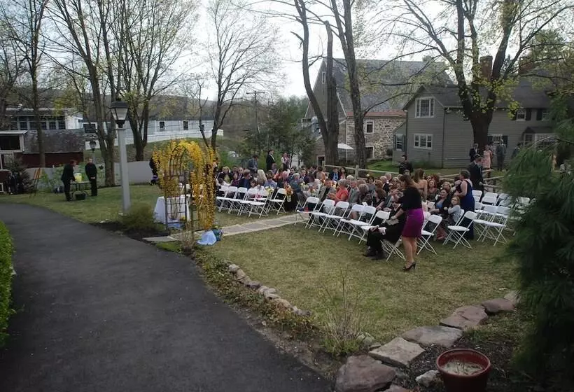 Hotelli Inn At Millrace Pond