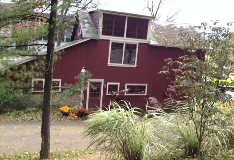 Hotelli Inn At Millrace Pond