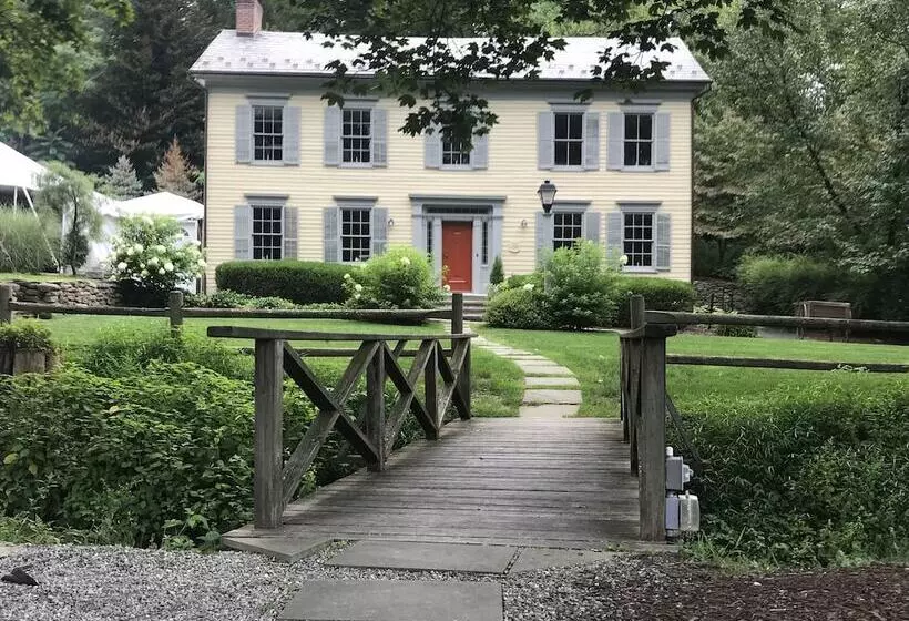 Hotelli Inn At Millrace Pond