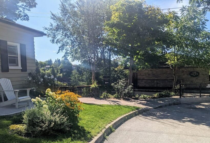 هتل Inn At The Falls