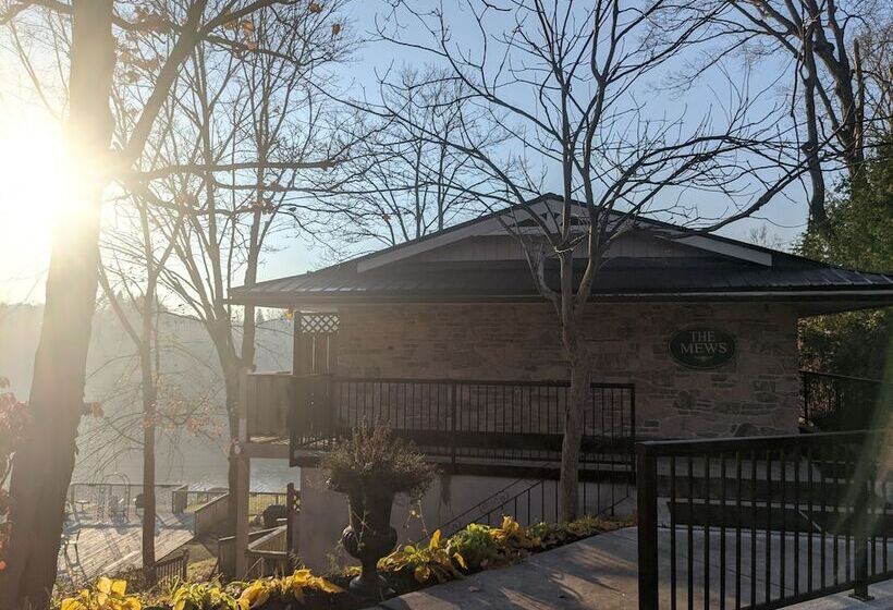 هتل Inn At The Falls