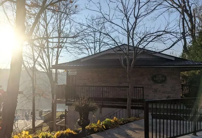 ホテル Inn At The Falls
