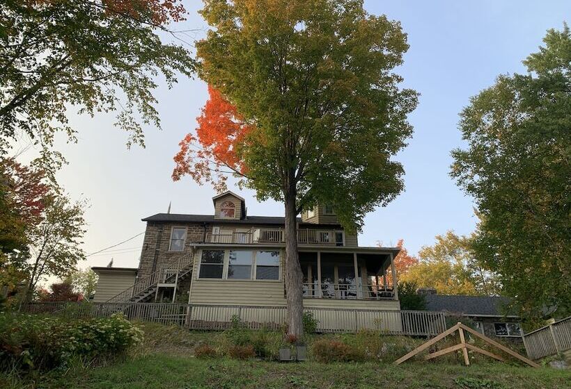 هتل Inn At The Falls