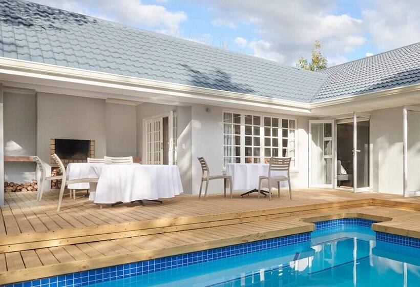 هتل Outeniqua Inn