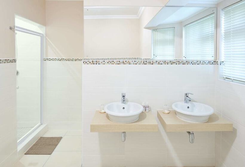 هتل Outeniqua Inn