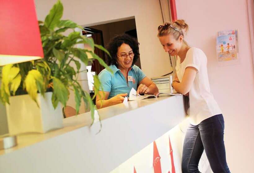 هتل Vvf Collonges La Rouge