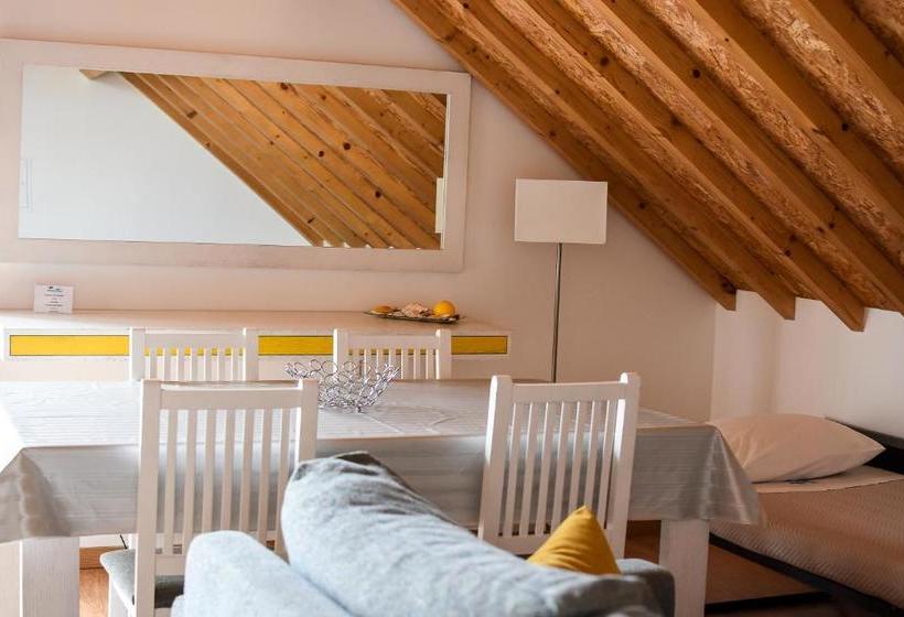 פנסיון Pedregal Apartments