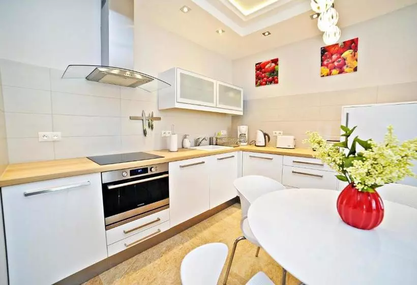 Dom & House - Apartments Sopocka Rezydencja