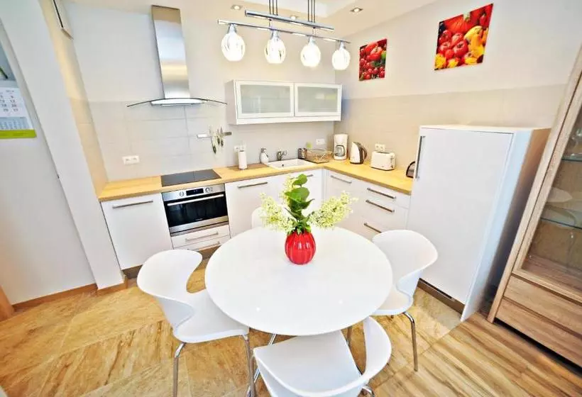 Dom & House - Apartments Sopocka Rezydencja
