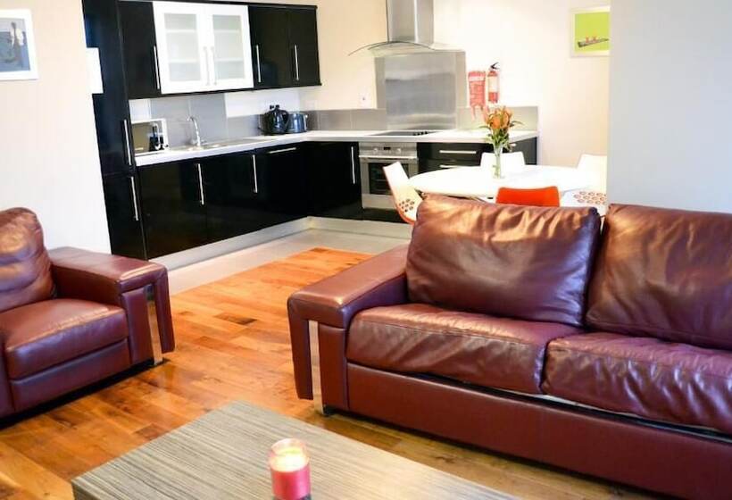 فندق Carrick Plaza Suites & Apartments