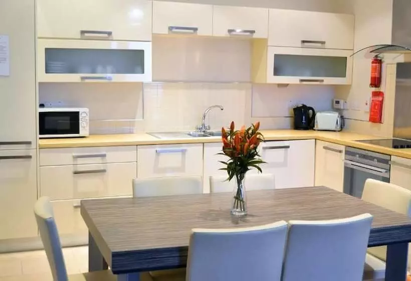 ホテル Carrick Plaza Suites & Apartments