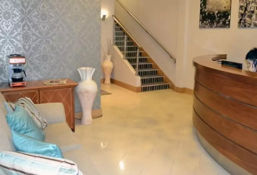 ホテル Carrick Plaza Suites & Apartments