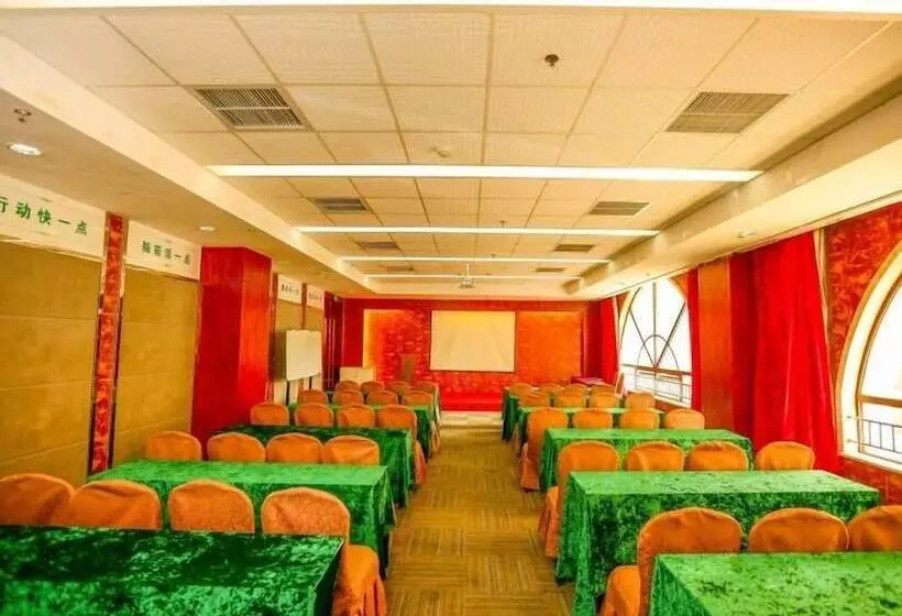 Hotelli Greentree Inn Shandong Qingdao Wuyishan Road Jiashike Shopping Center Business