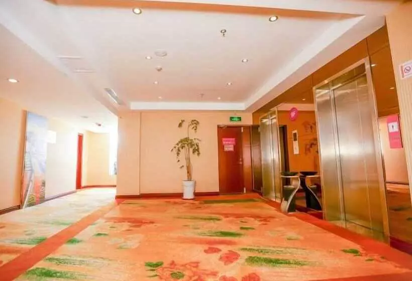 Hotelli Greentree Inn Shandong Qingdao Wuyishan Road Jiashike Shopping Center Business