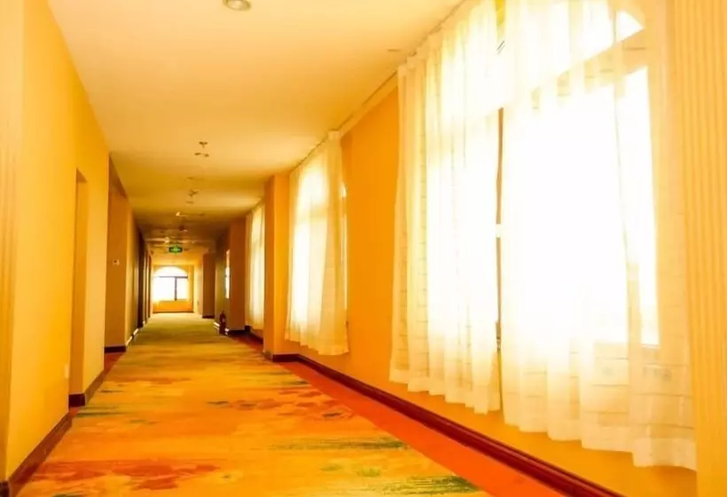 Hotelli Greentree Inn Shandong Qingdao Wuyishan Road Jiashike Shopping Center Business