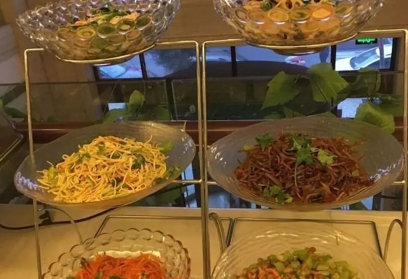 Hotelli Greentree Inn Shandong Qingdao Wuyishan Road Jiashike Shopping Center Business