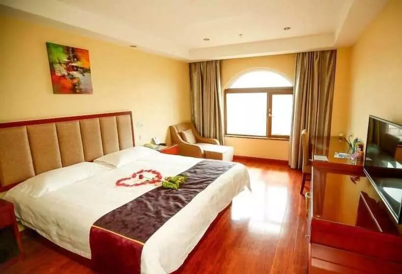 Hotelli Greentree Inn Shandong Qingdao Wuyishan Road Jiashike Shopping Center Business
