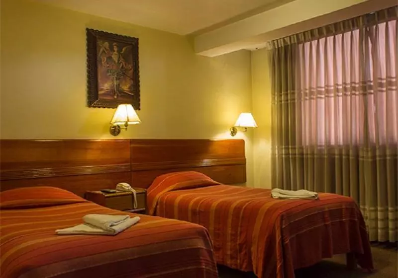 ホテル Hostal Imperial