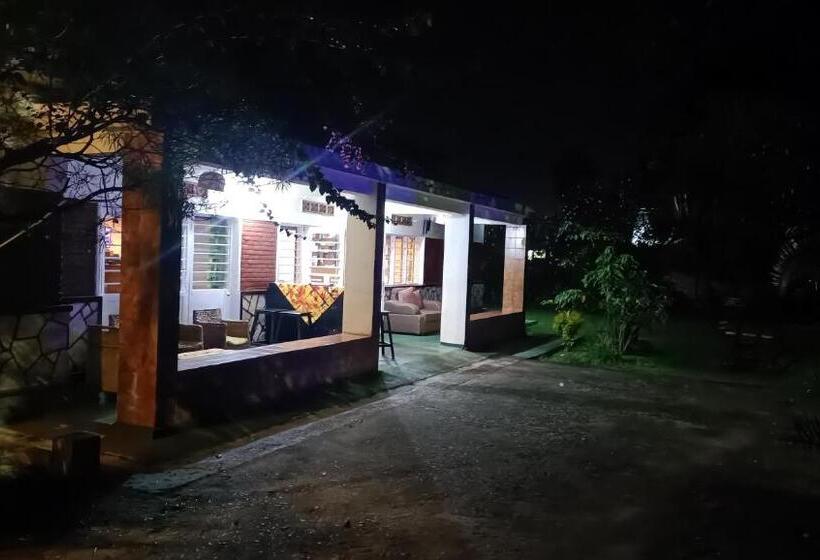 هتل Colibri Taverne & Guest House