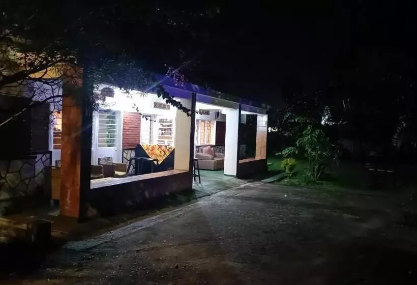 هتل Colibri Taverne & Guest House