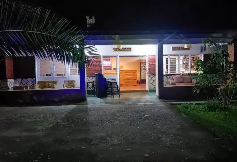 هتل Colibri Taverne & Guest House