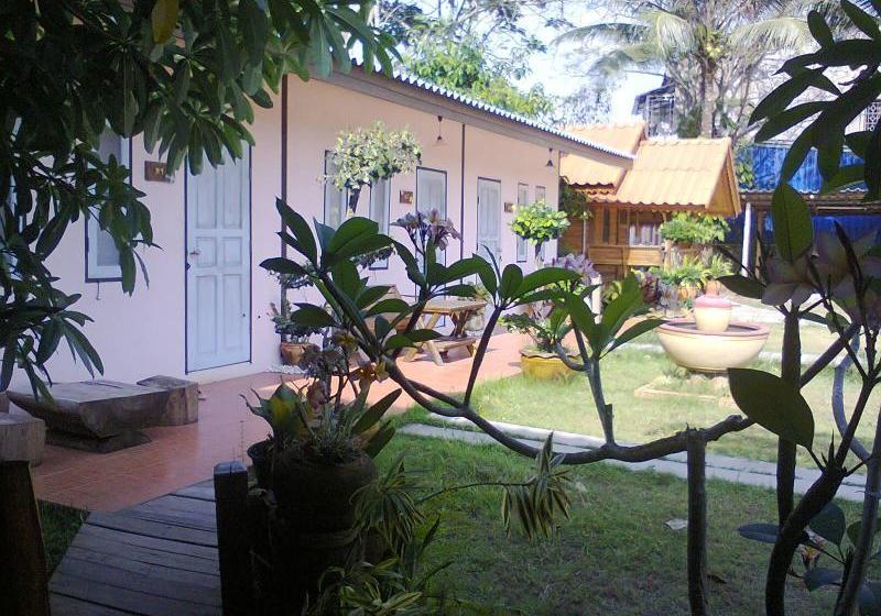 호텔 Natcha Guest House