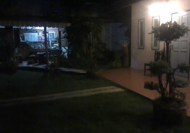 호텔 Natcha Guest House