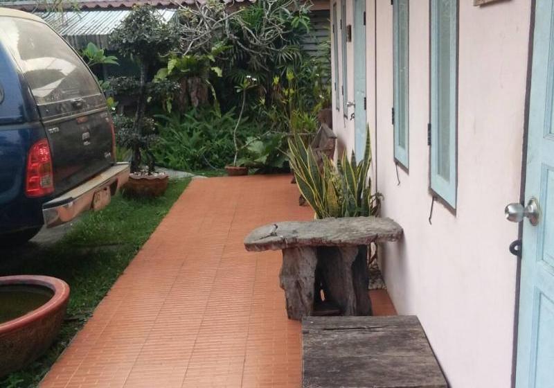 호텔 Natcha Guest House