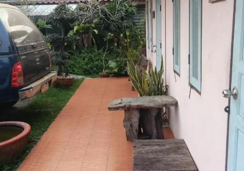 ホテル Natcha Guest House