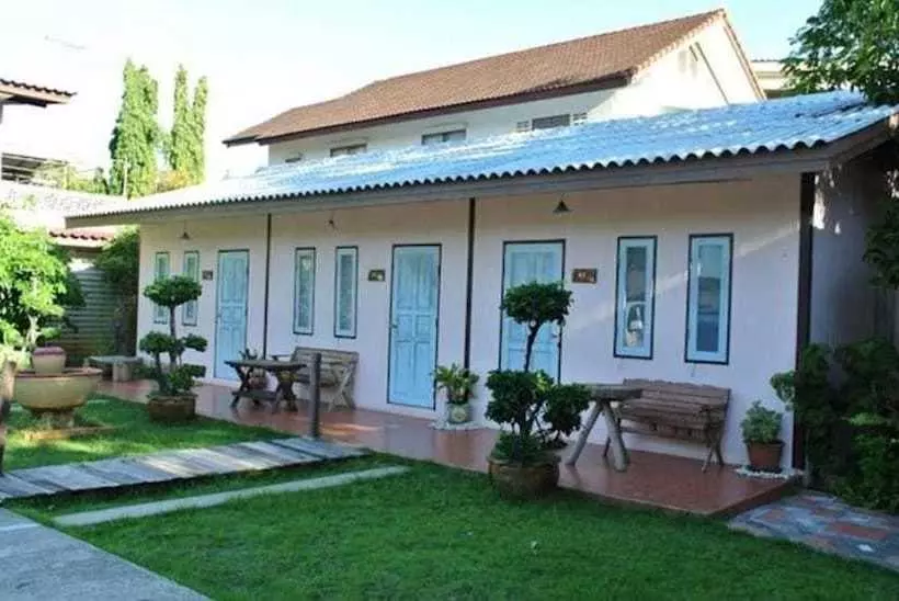 ホテル Natcha Guest House