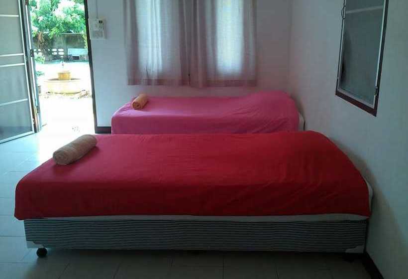 호텔 Natcha Guest House