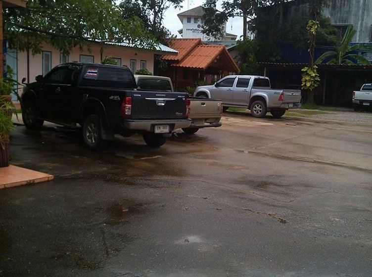 호텔 Natcha Guest House