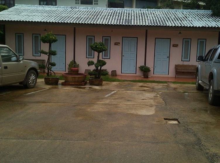 호텔 Natcha Guest House