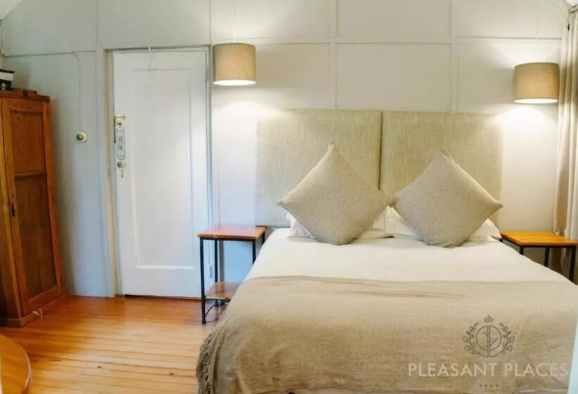 ホテル Pleasant Places By Sanaandi