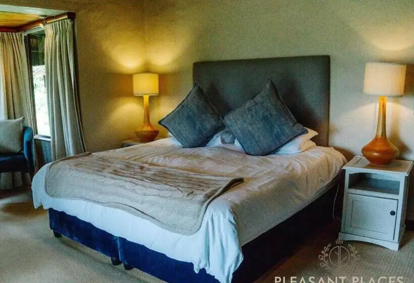 ホテル Pleasant Places By Sanaandi