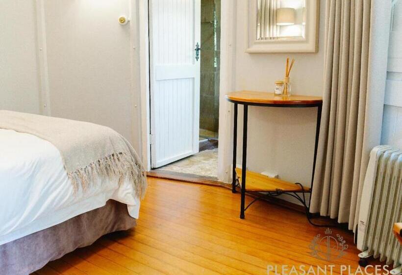 ホテル Pleasant Places By Sanaandi