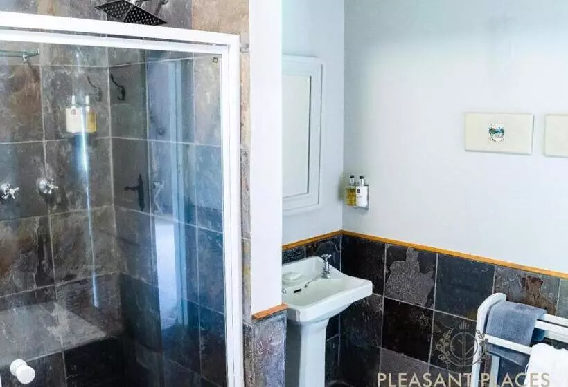 ホテル Pleasant Places By Sanaandi