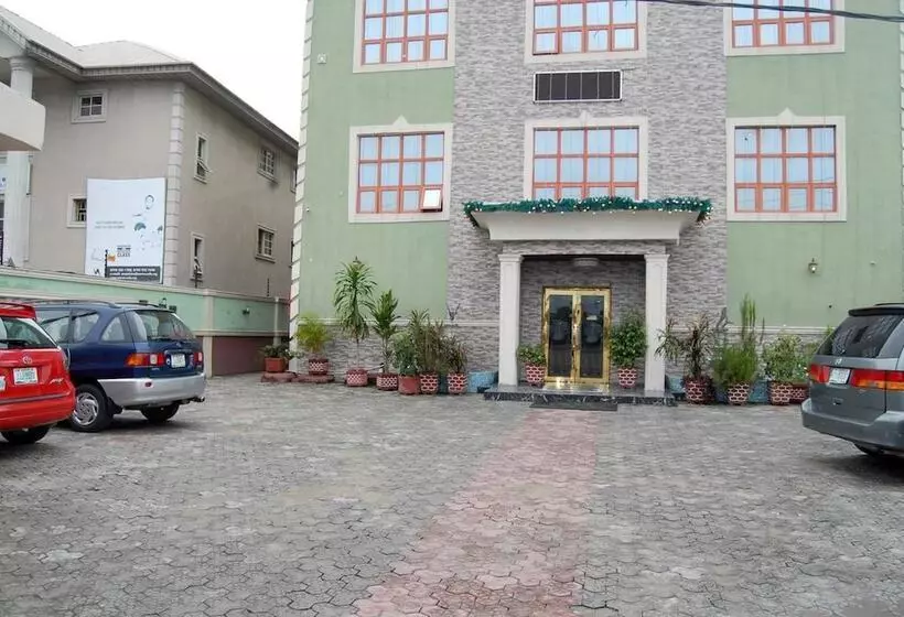 Royal Park Hotel & Suites
