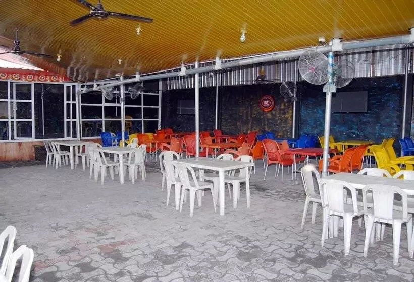 Royal Park Hotel & Suites