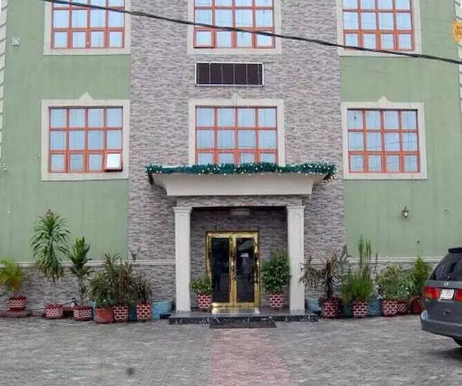 Royal Park Hotel & Suites