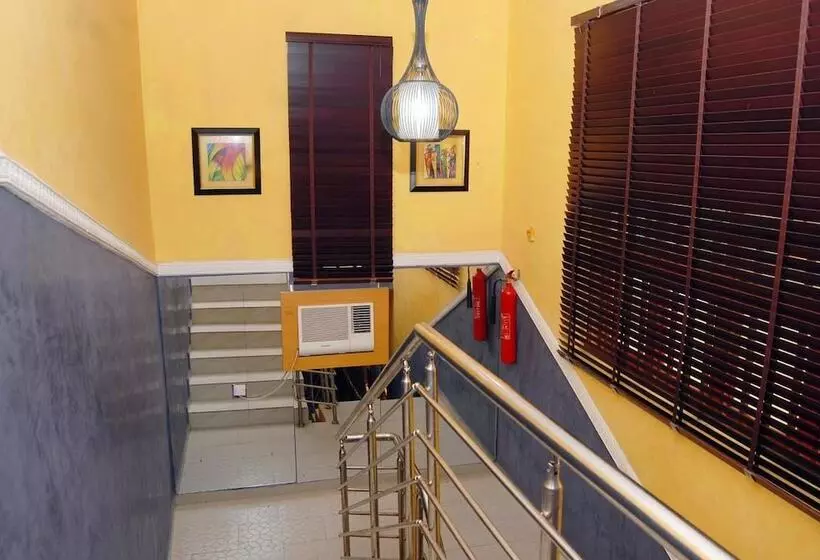 Royal Park Hotel & Suites