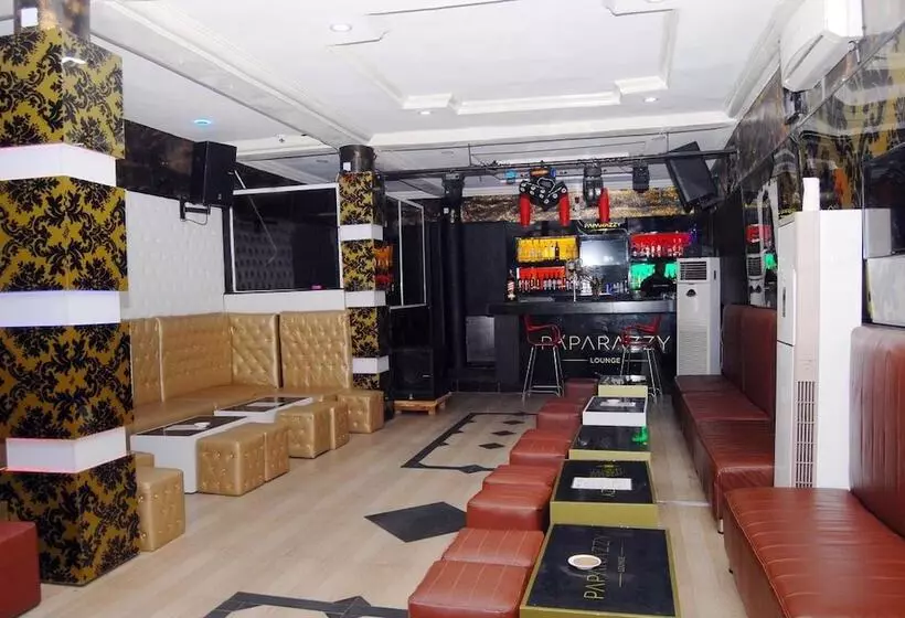 Royal Park Hotel & Suites