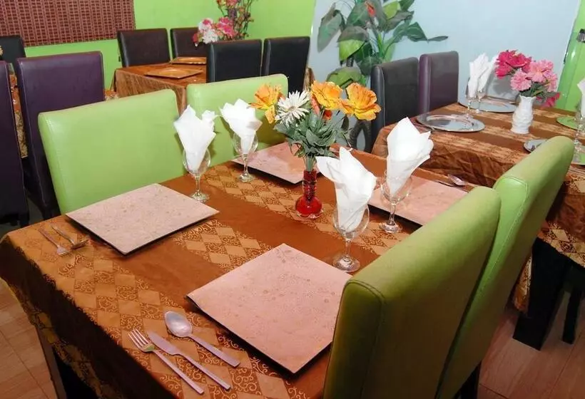 Royal Park Hotel & Suites